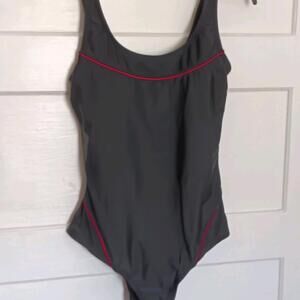 Catalina Women's 1 Piece Swimsuit, Black w/Pink Accent, Sz M 8-10 Slim Bra